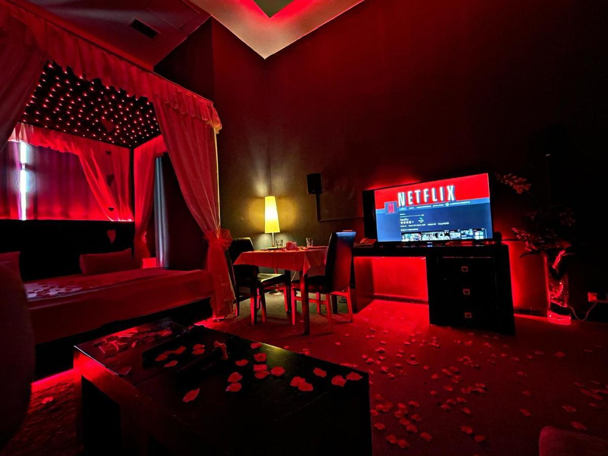 Cinema Plaza Hotel Baku Exterior foto