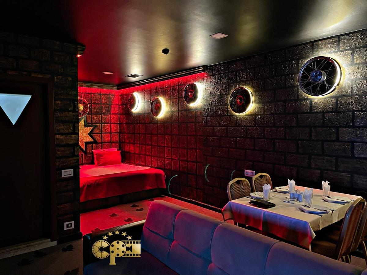 Cinema Plaza Hotel Baku Exterior foto