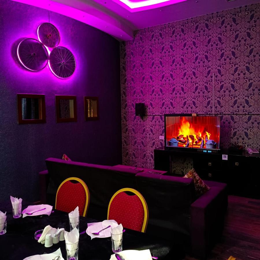 Cinema Plaza Hotel Baku Exterior foto