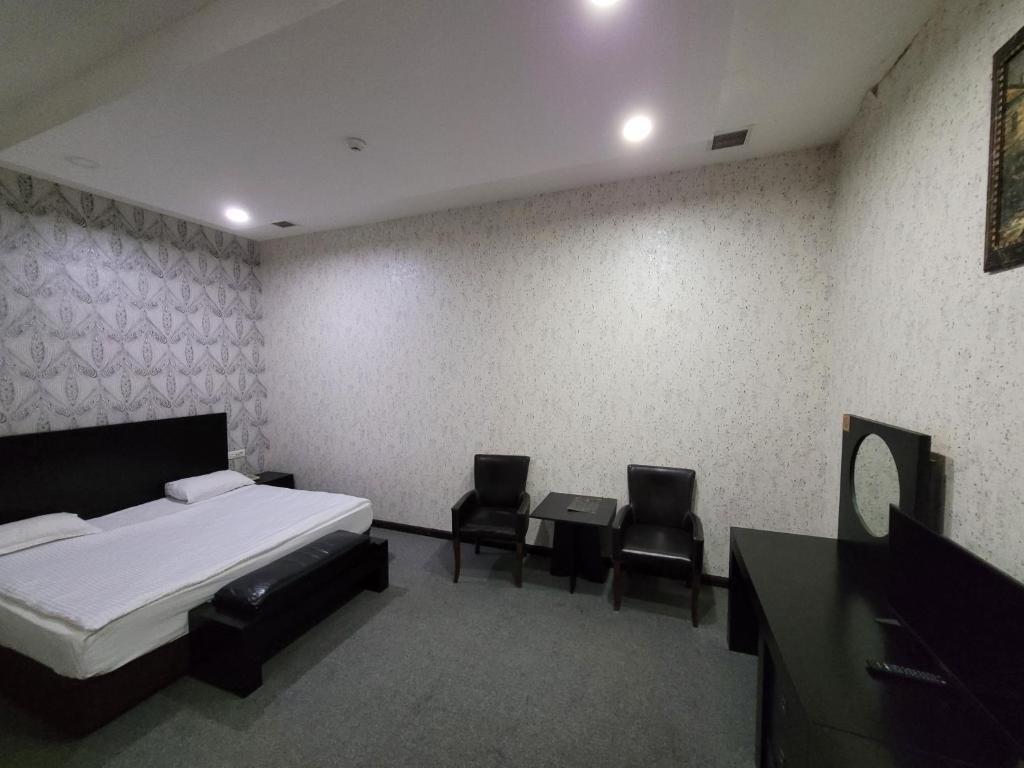 Cinema Plaza Hotel Baku Exterior foto