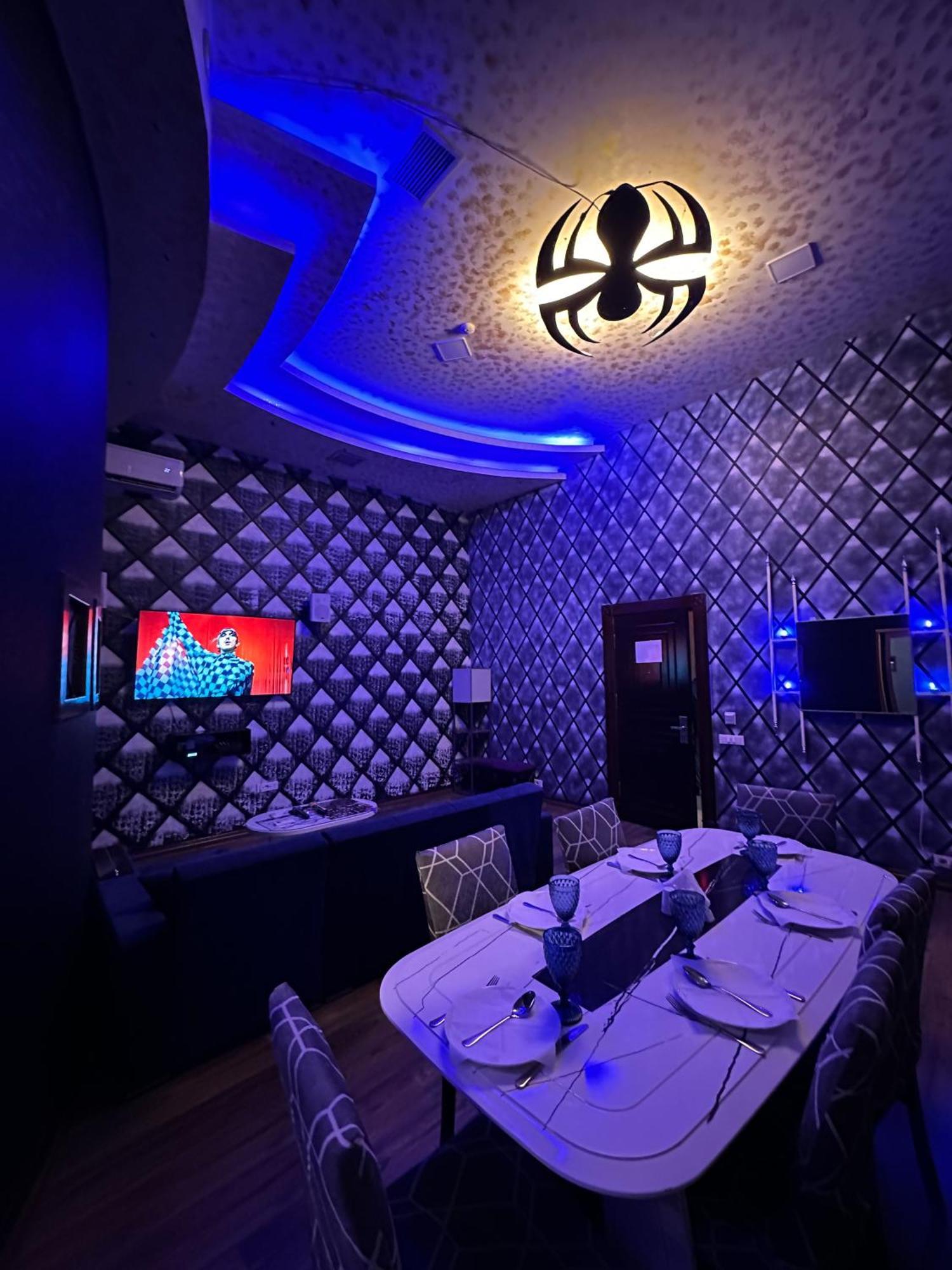 Cinema Plaza Hotel Baku Exterior foto